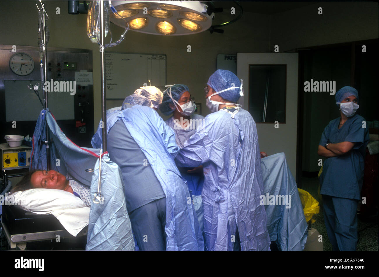 Operazione di taglio cesareo Hospital di Londra. Foto Stock