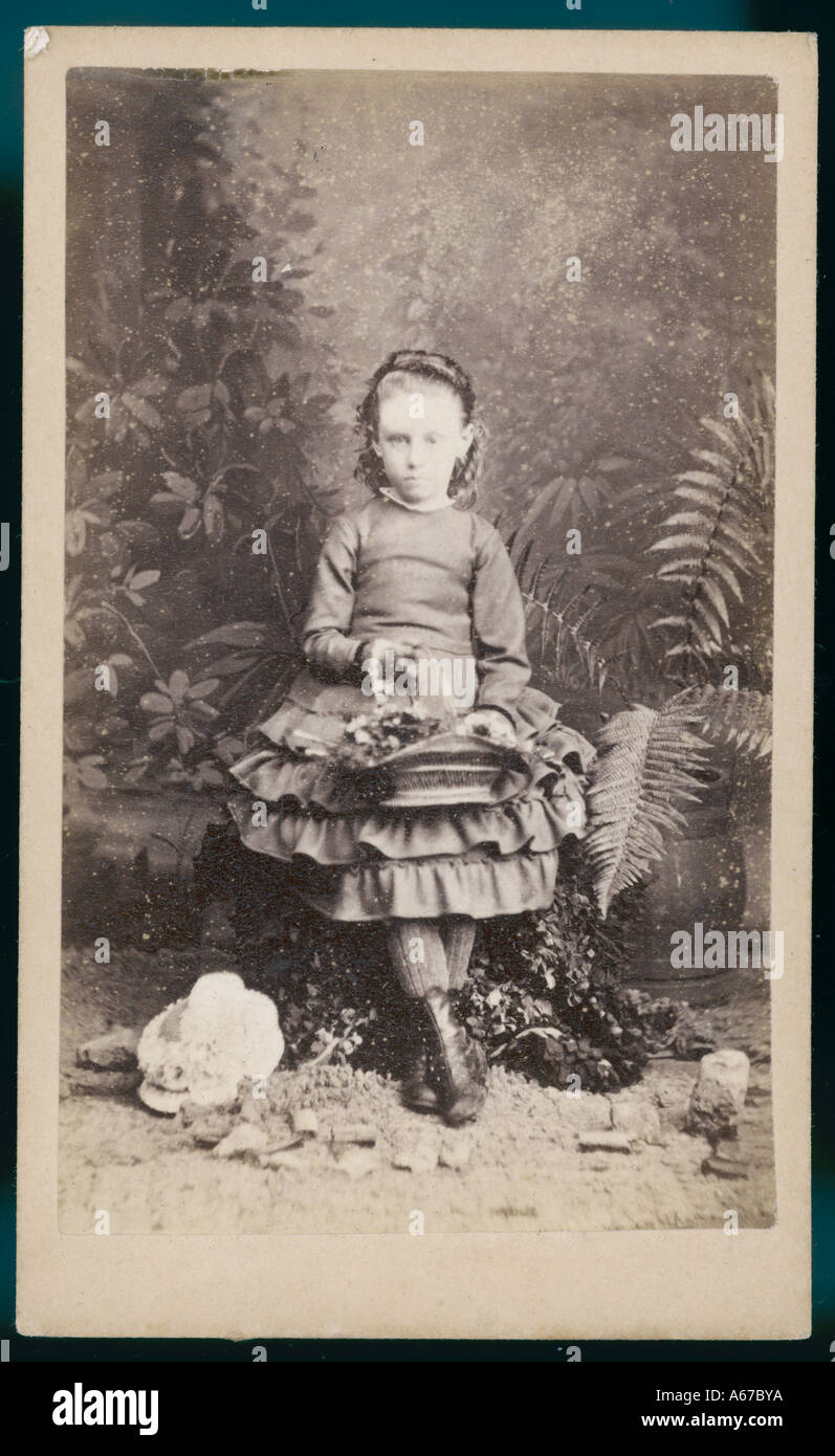 Ragazza cestello C.1880 Foto Stock