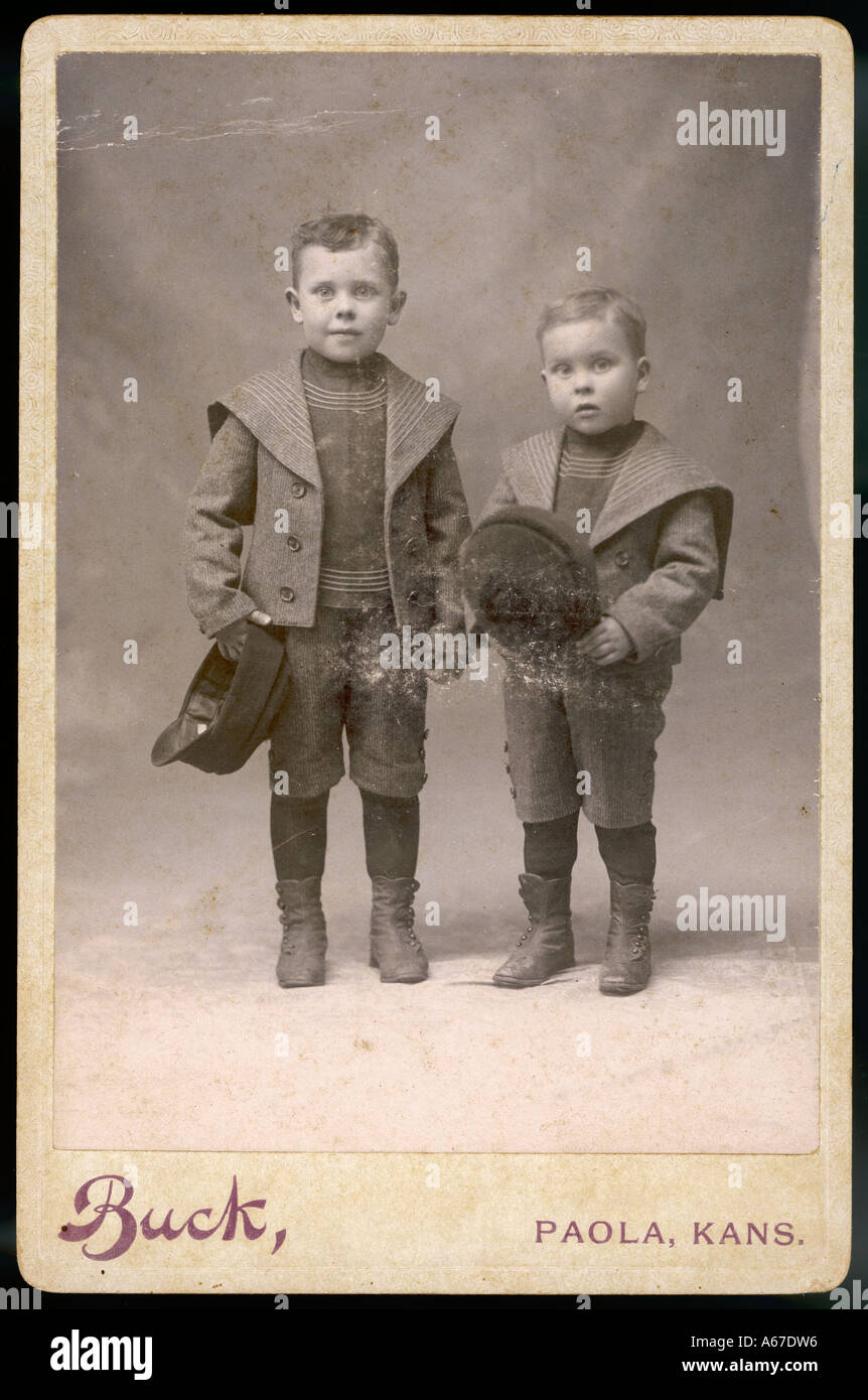 Ragazzi in costume Photo 1890s Foto Stock