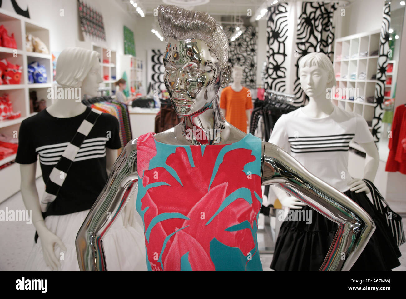 Miami Beach Florida, Lincoln Road Mall, marimekko fashion, donna, donna,  negozio di abbigliamento maschile, donna donna donna, manichino cromato,  FL070302043 Foto stock - Alamy