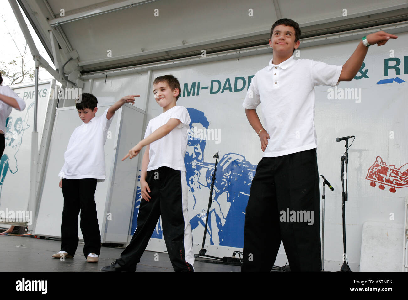 Miami Florida,Kendall,famiglia famiglie genitori genitori bambini bambini,Festival delle Arti,evento,fiera,celebrazione,attività per bambini disabili,bambini perf Foto Stock