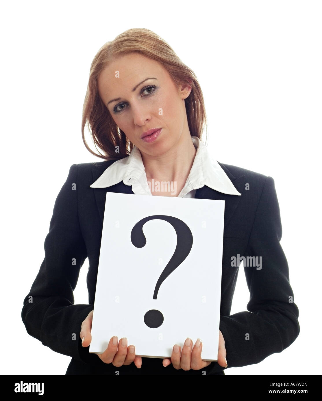 Business donna in possesso di una carta con un punto interrogativo su di esso Foto Stock