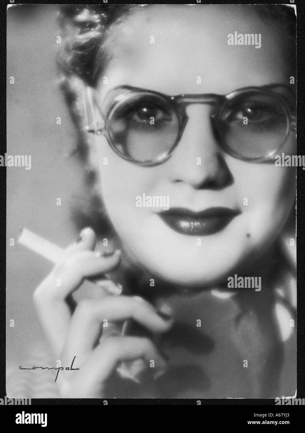 Glamour del fumatore Foto Stock