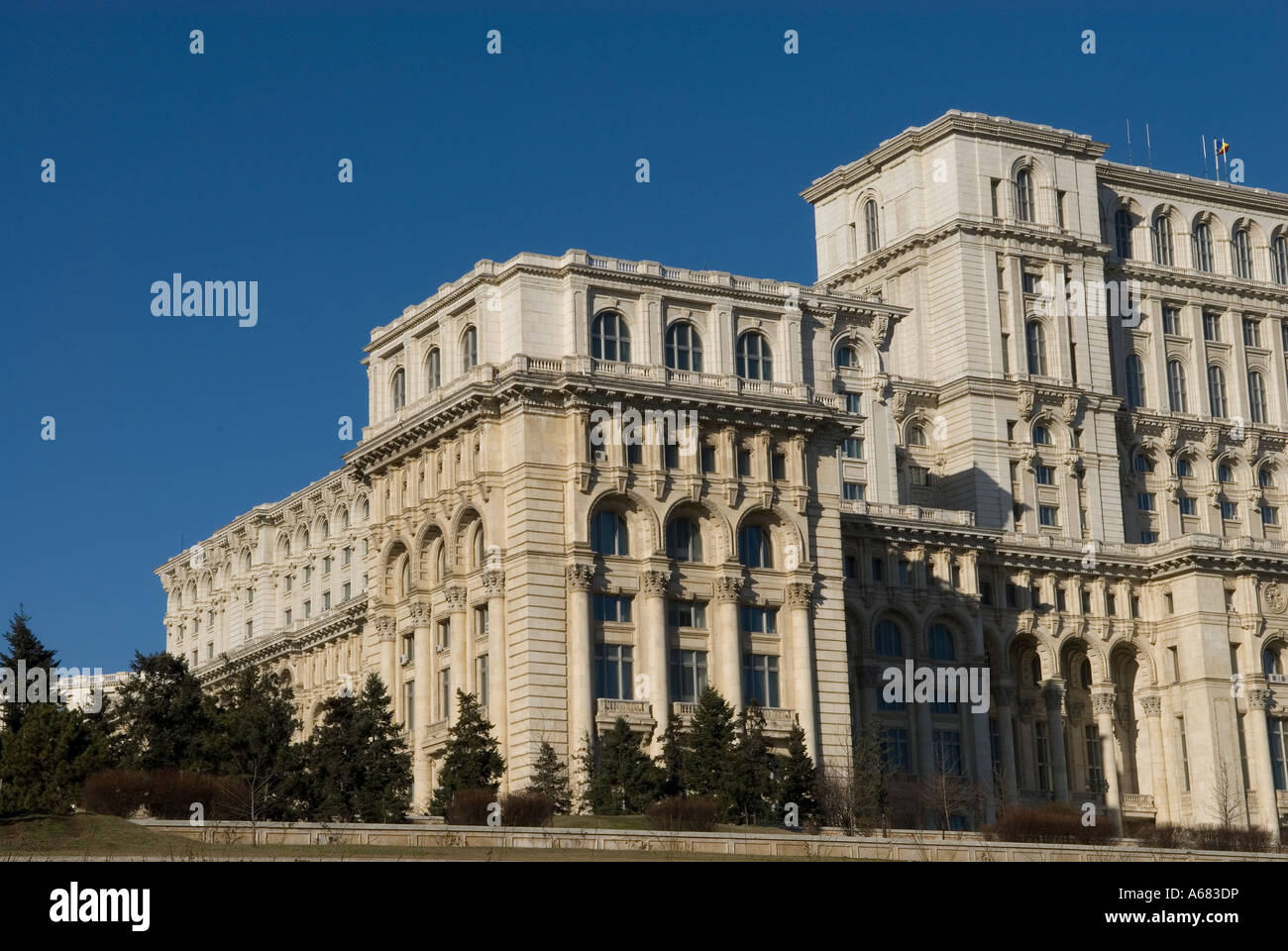 Vista esterna del Palazzo del Parlamento Palatul Parlamentului a Bucarest, Romania Foto Stock