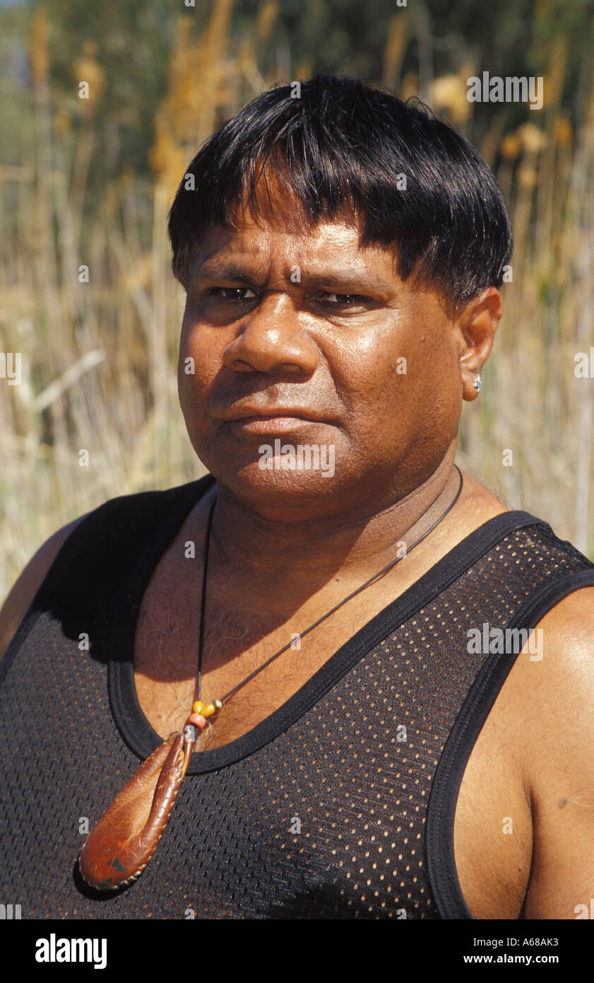 Aborigeni artista contemporaneo Ian Abdulla a Loch Luna Sud Australia Foto Stock