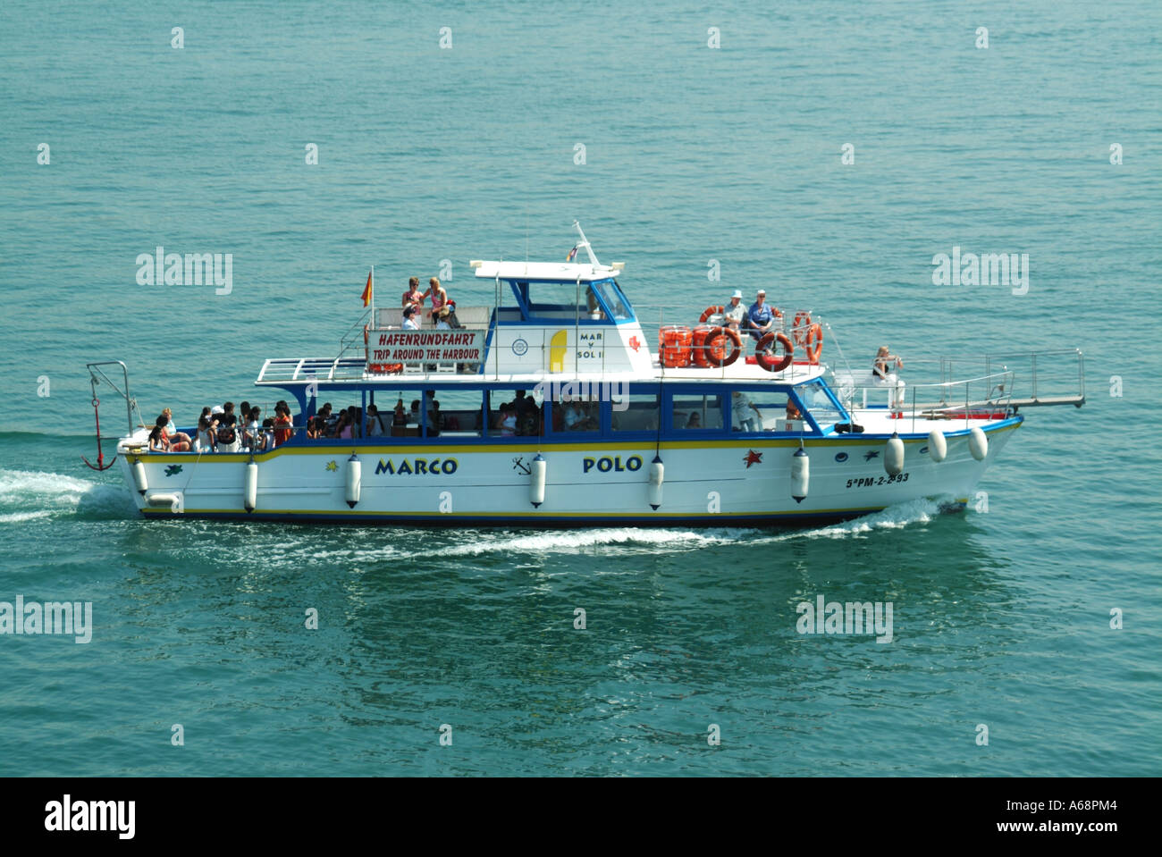 Palma piccola imbarcazione per il trasporto di passeggeri in viaggio intorno al porto Foto Stock