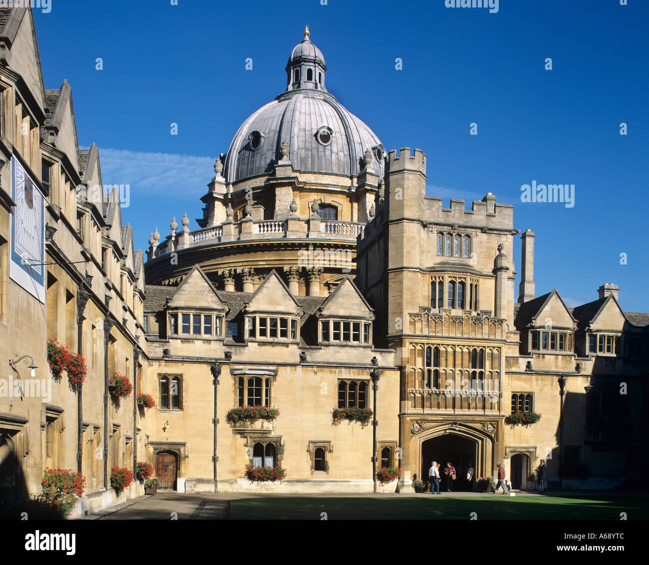 Brasenose College del quadrangolo e Gatehouse, con Radcliffe Camera in background Oxford , Inghilterra. Foto Stock
