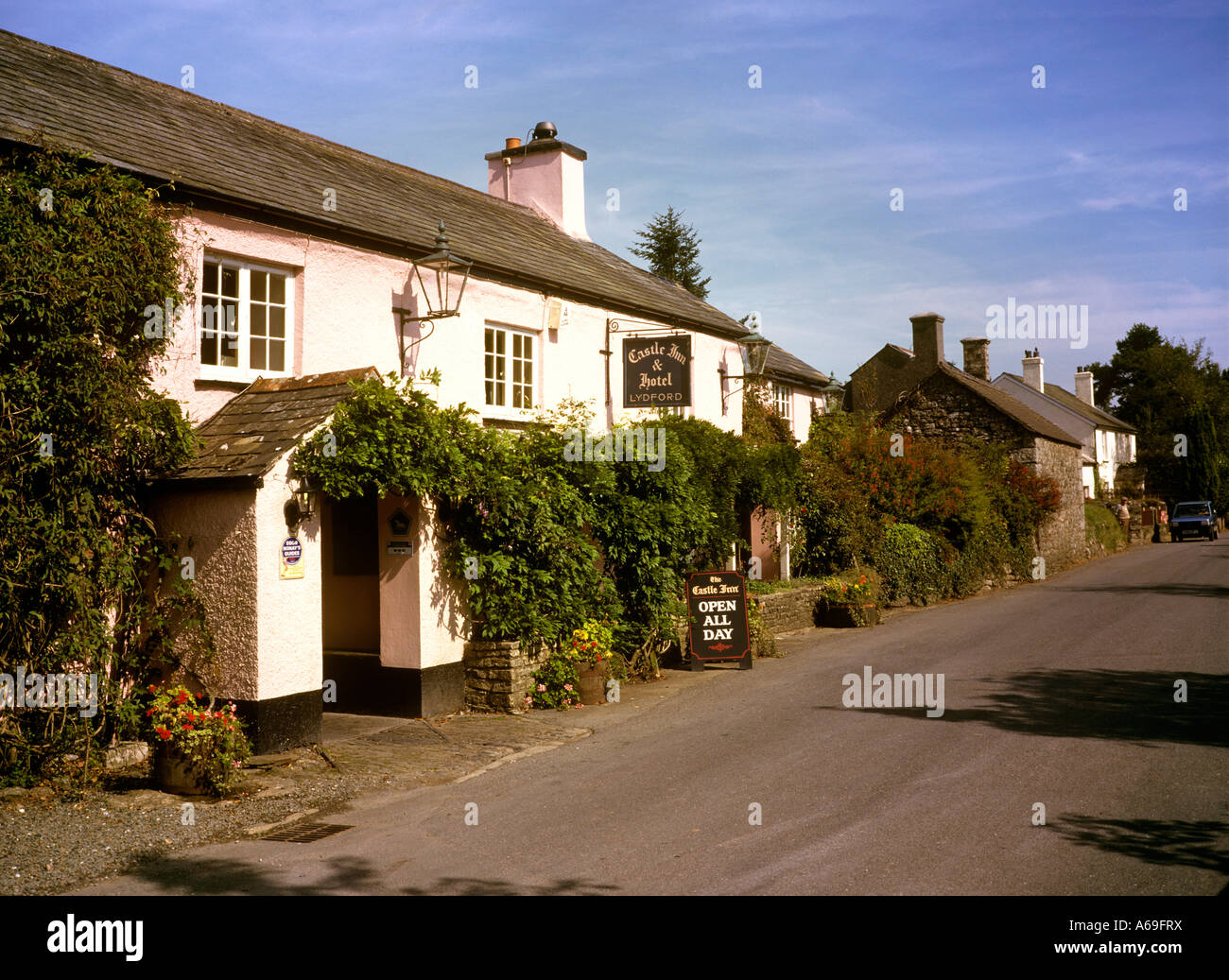 Regno Unito Devon Lydford village Castle Inn paese rurale pub Foto Stock