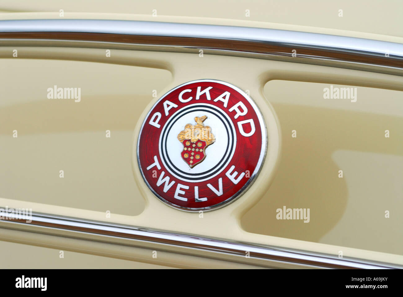 "Smaltato Packard " dodici " badge su "sportello vano bagagli", USA " Foto Stock