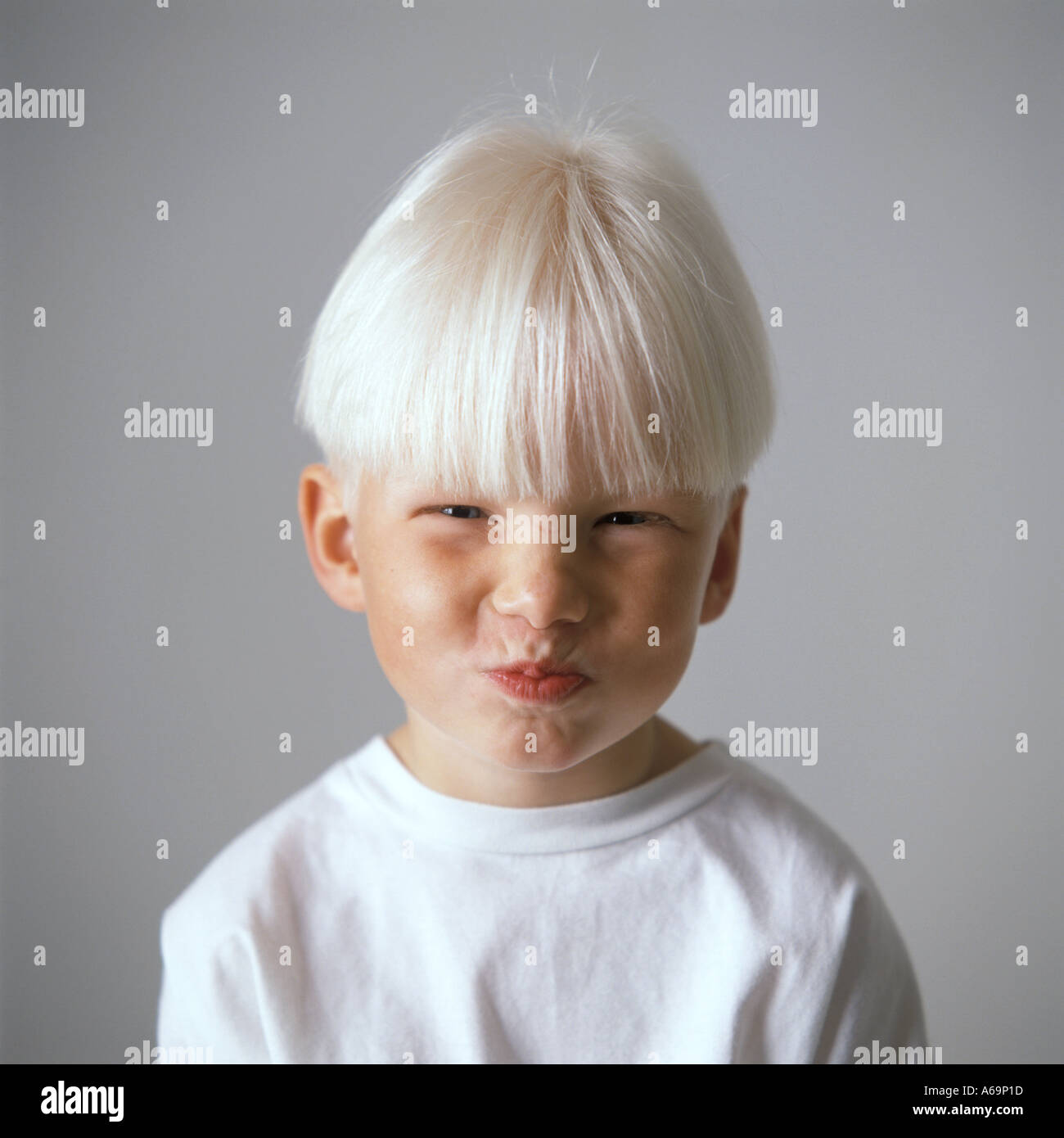 Ritratto di un ragazzo biondo Foto Stock