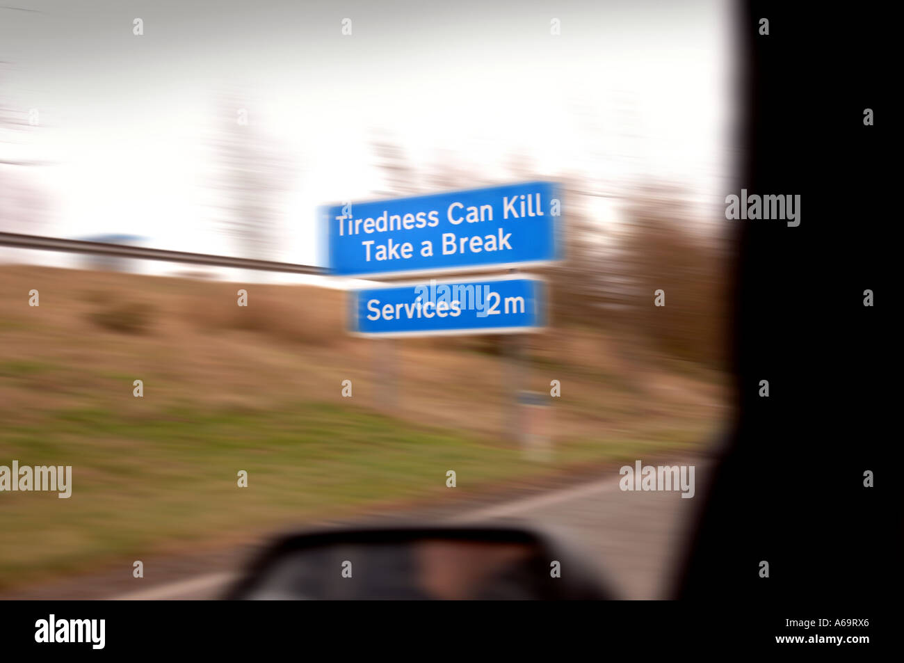 Una stanchezza può uccidere segno sull'autostrada UK Foto Stock