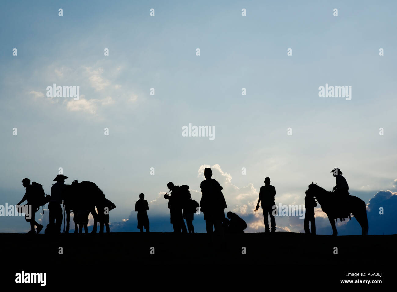 Guide per i turisti e i cavalli la scalata del vulcano Pacaya vicino a Antigua Guatemala Foto Stock