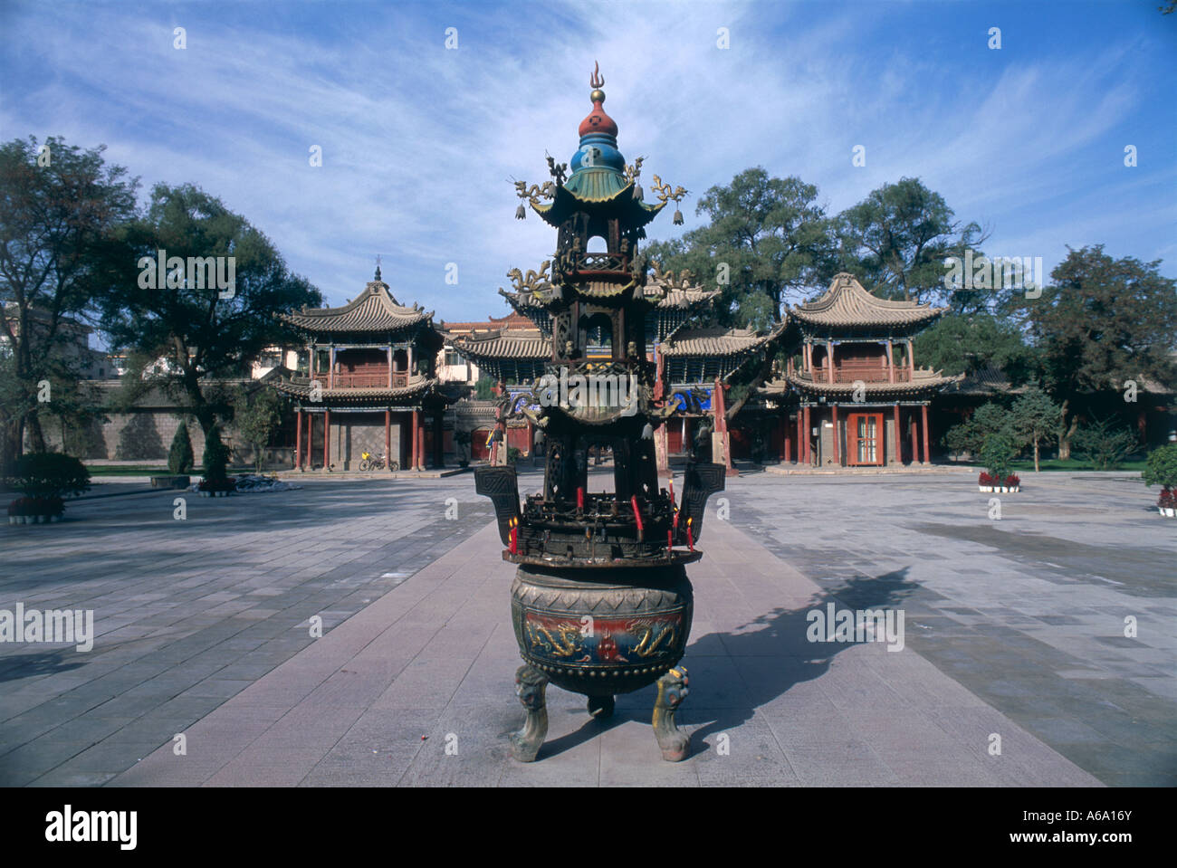 Cina, del Gansu Zhangye, Dafo Si, decorativo bruciatore di incenso nel tempio motivi Foto Stock