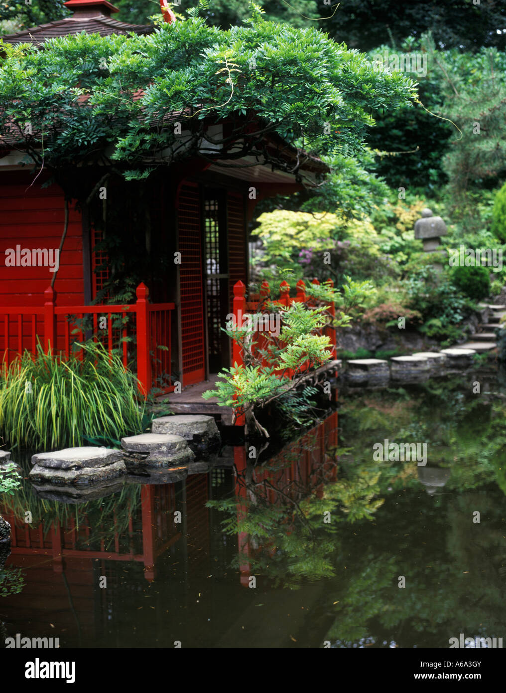 COMPTON ACRES giardino giapponese PAGODA Foto Stock