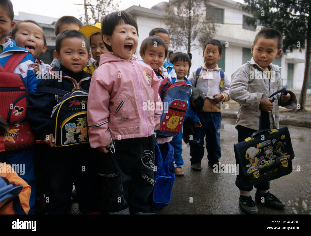 I bambini migranti in una scuola alla periferia di Pechino CINA Foto Stock