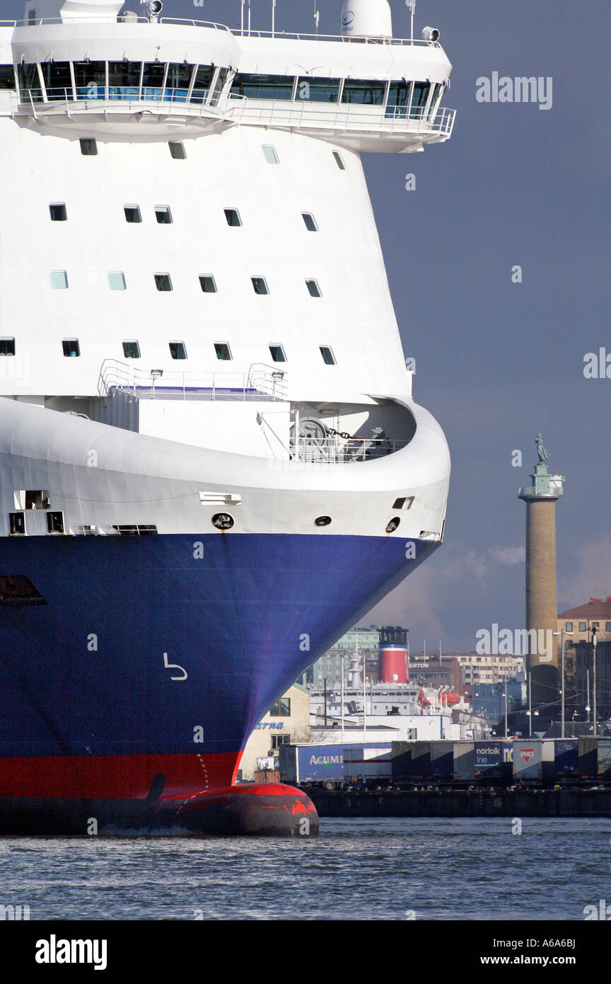 Prua di un cargo lasciando a Göteborg s Harbour Foto Stock