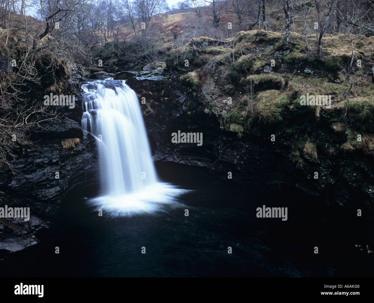 Cascate del FALLOCH alto 10 metri in cascata di Rob Roy's vasca da bagno sul fiume Falloch. Crianlarich Stirling Scozia Scotland Regno Unito Foto Stock