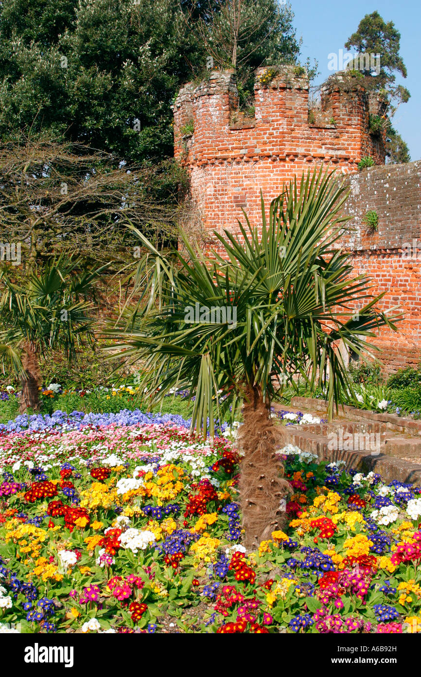 Copriletti floreali display nel Palazzo dei Vescovi Gardens Chichester Foto Stock