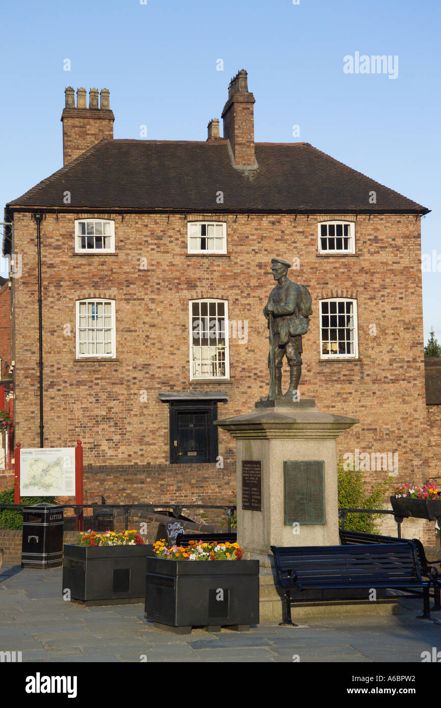 War Memorial Ironbridge Shropshire Inghilterra Foto Stock