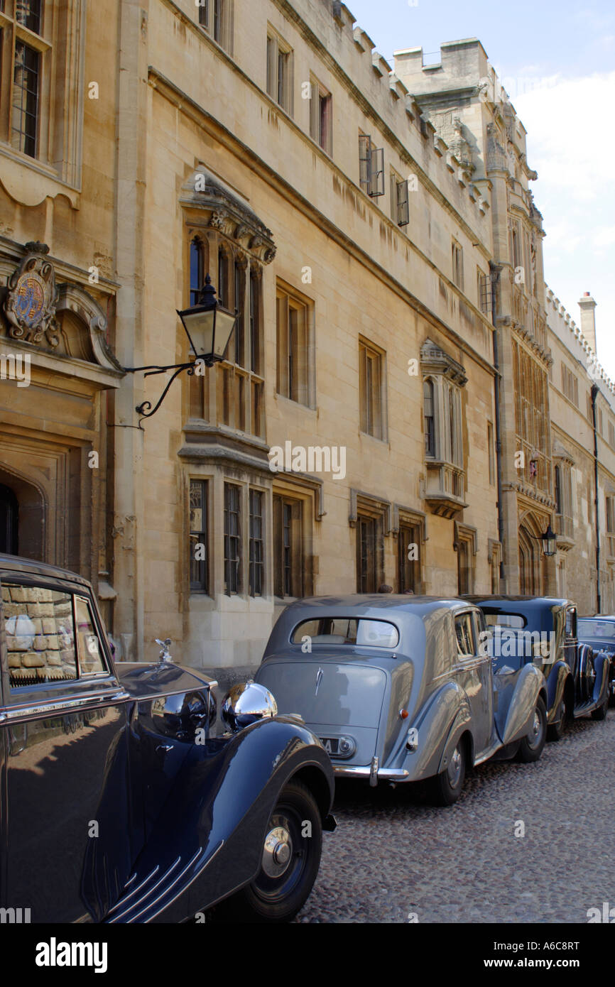 Auto d'epoca degli anni trenta e quaranta parcheggiato in un oxford street Foto Stock