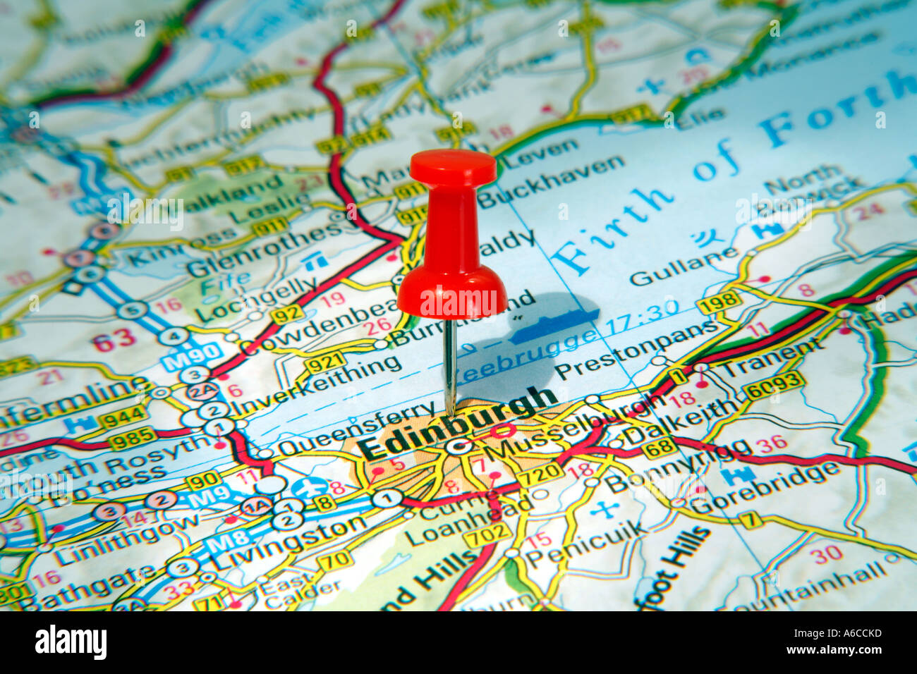 Mappa perno rivolto a Edimburgo , in Scozia su una mappa stradale Foto Stock