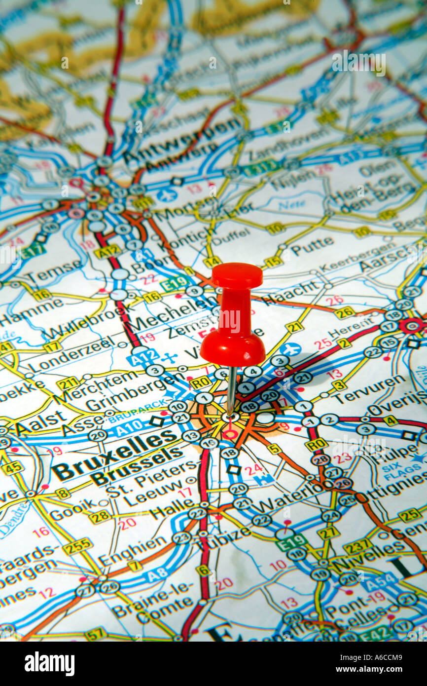 Mappa perno rivolto a Bruxelles , Belgio su una mappa stradale Foto Stock