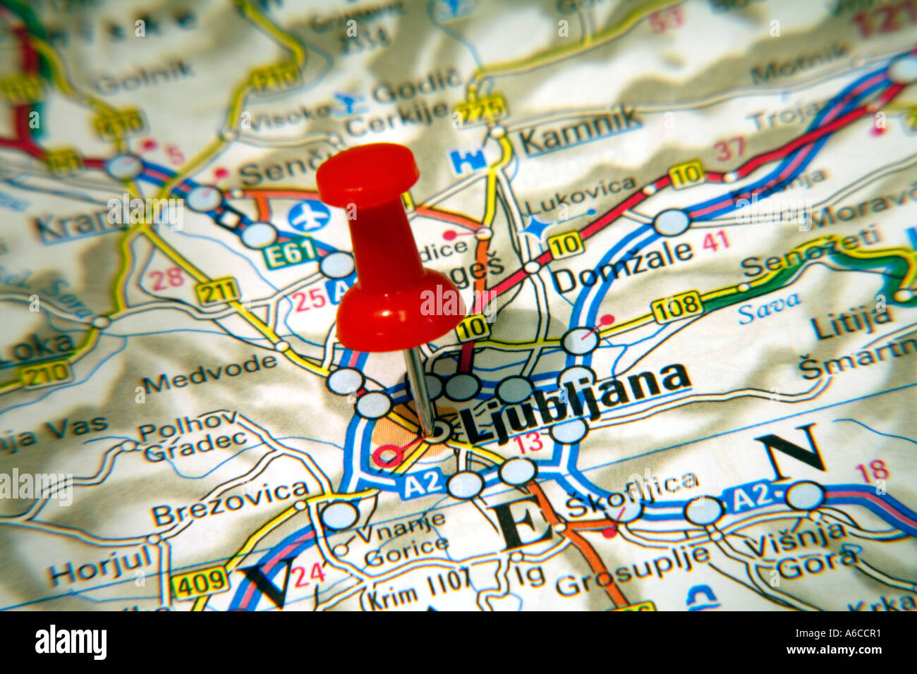 Mappa perno rivolto a Lubiana , Slovenia , su una mappa stradale Foto Stock