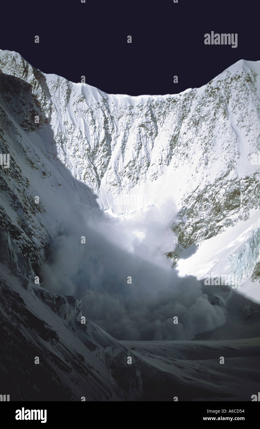 Una valanga è venuta di montagne di Altai Russia Foto Stock