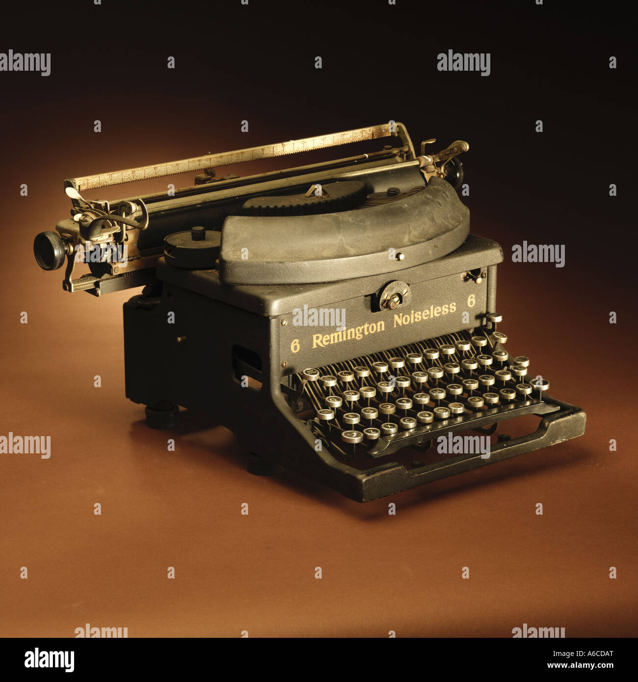 Vecchia macchina da scrivere Remington Foto stock - Alamy