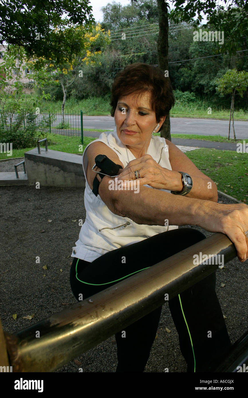 Le persone anziane in azione Foto Stock