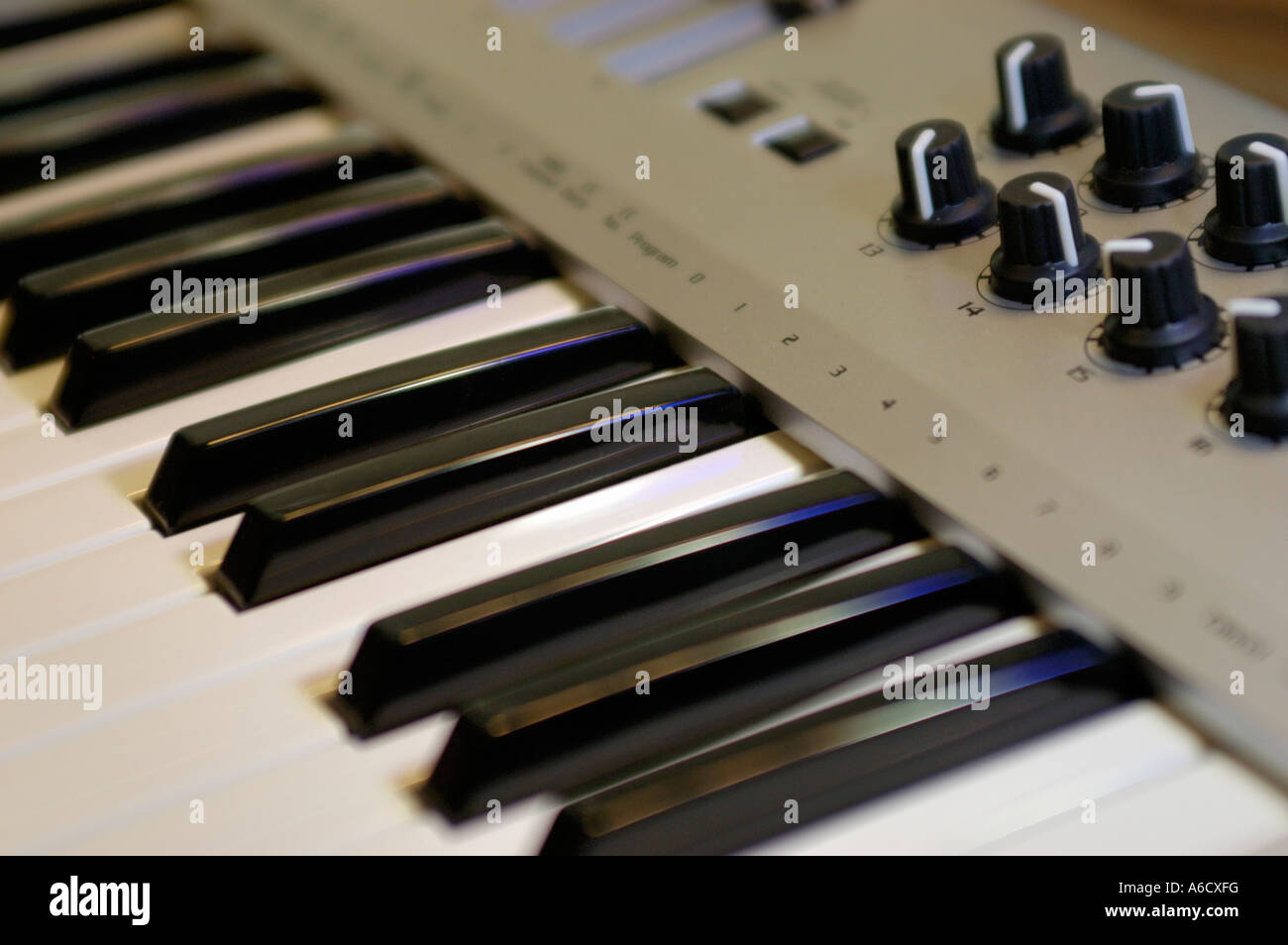 Una produzione di musica tastiera che vengono utilizzati quando è collegato a un computer e utilizzato per rendere la musica elettronica può essere cubase Foto Stock