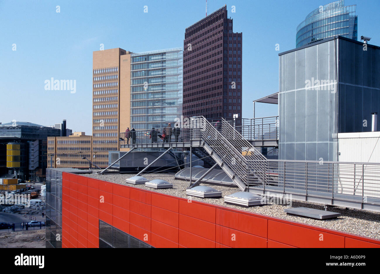 Europa Germania Deutschland Berlin Mitte Potsdamer Platz Place Square 1998 casella Info Foto Stock