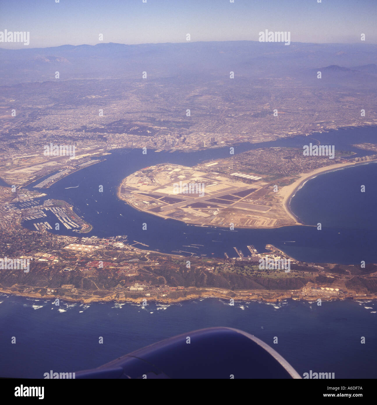 Vista aerea east over Point Loma e Coronado Island la fascia costiera sull'Oceano Pacifico e Metropolitana di San Diego in California U S A Foto Stock
