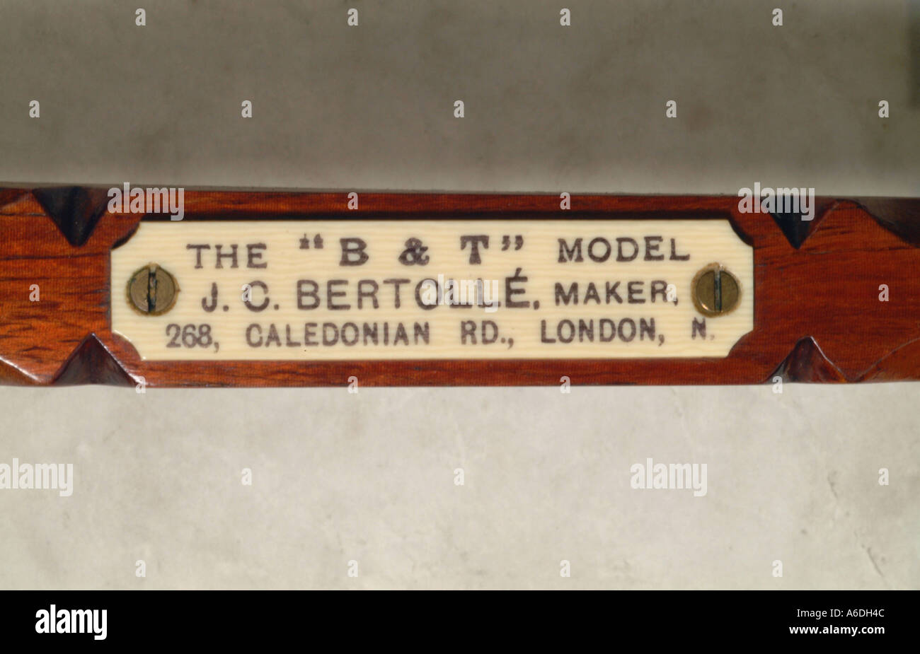 Maker nome sul puntone posteriore del banjo Foto Stock