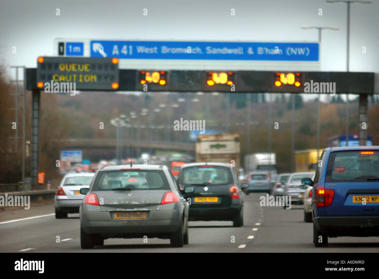 Il traffico pesante sulla M5 vicino a Birmingham REGNO UNITO Foto Stock