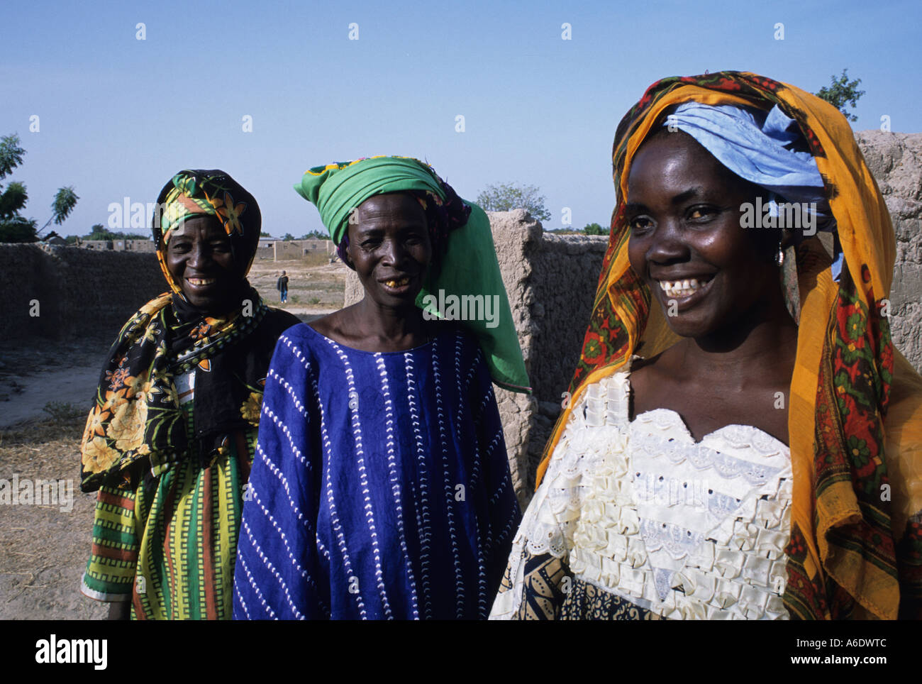 Le donne in un coltivatore di cotone di borgo s. Salia nella regione Beleco Mali Foto Stock