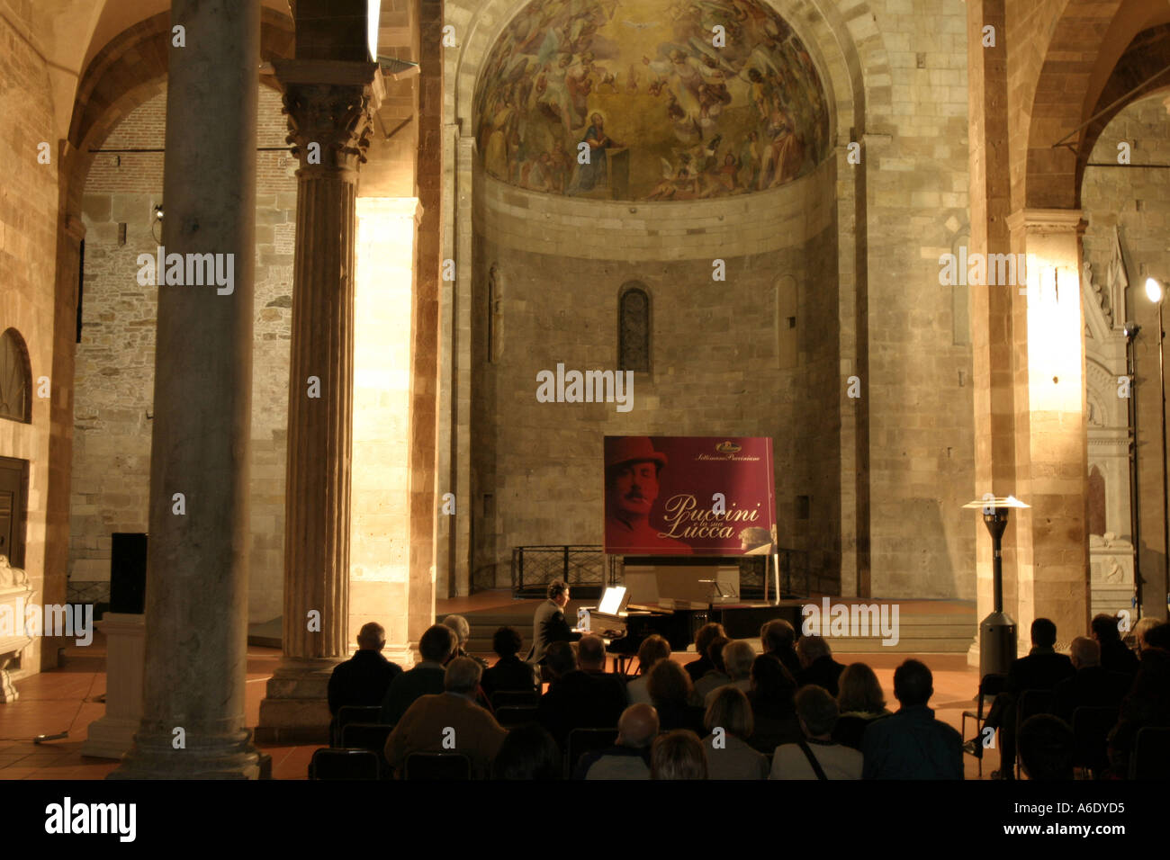 Europa italia Toscana Lucca un concerto pucciniano all interno della basilica di san giovanni Foto Stock