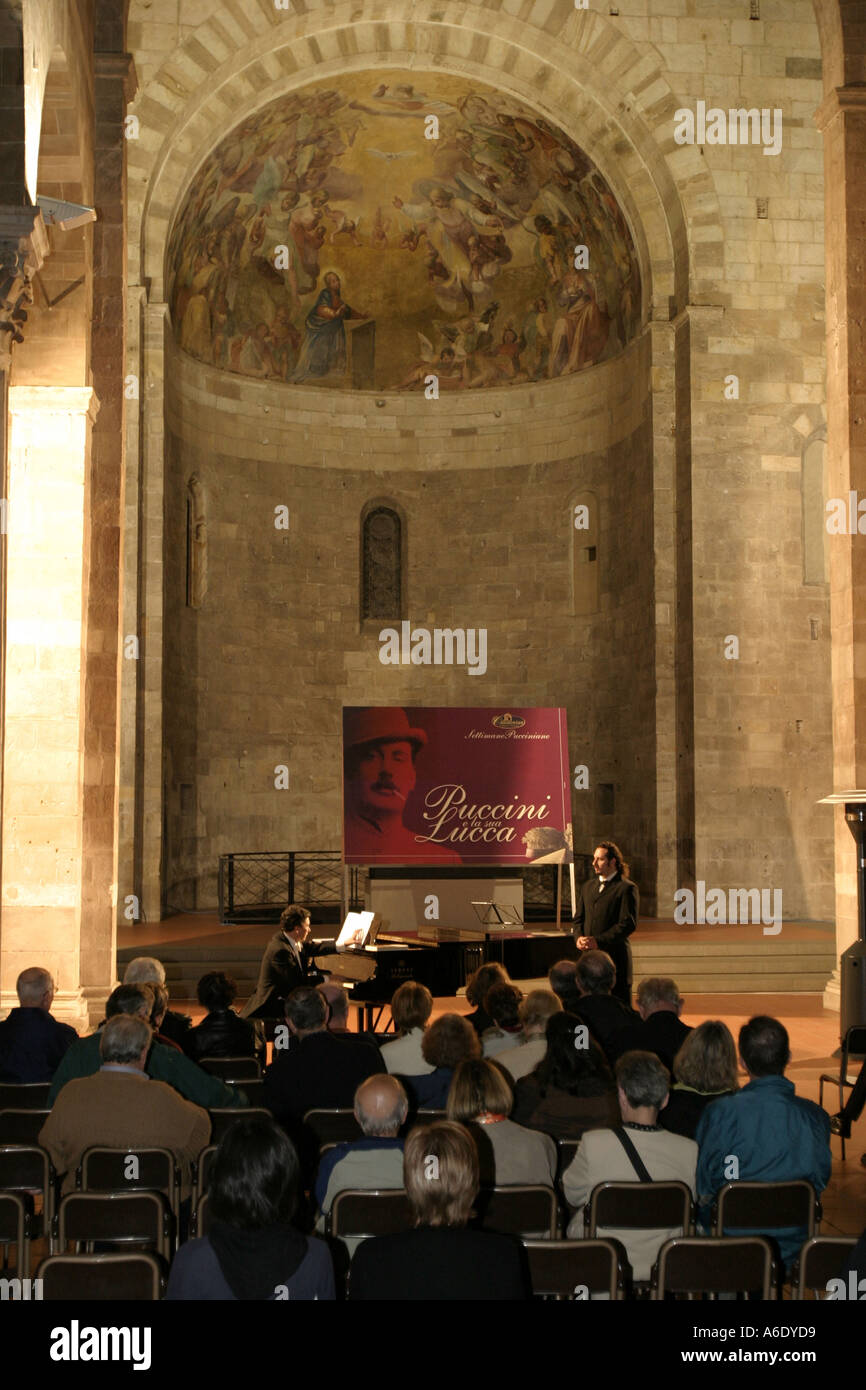 Europa italia Toscana Lucca un concerto pucciniano all interno della basilica di san giovanni Foto Stock