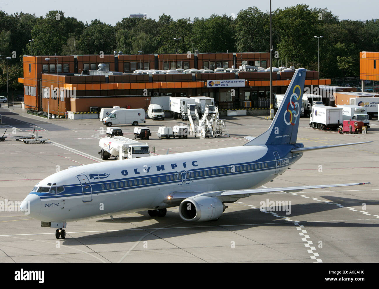 Greca Olympic Airways aereo presso l'aeroporto di Tegel, Berlin Foto Stock