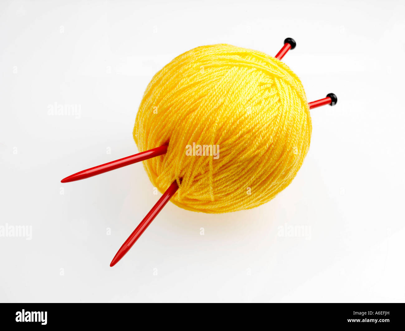 Sfera di giallo Lana per maglieria Foto Stock