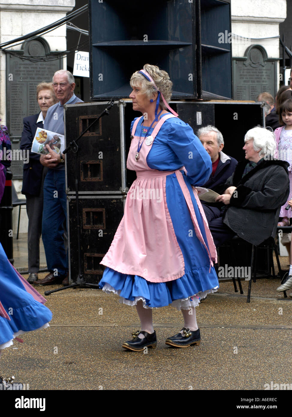 Inglese tradizionale intasare Dancing in the Dorset Folk Festival. Foto Stock