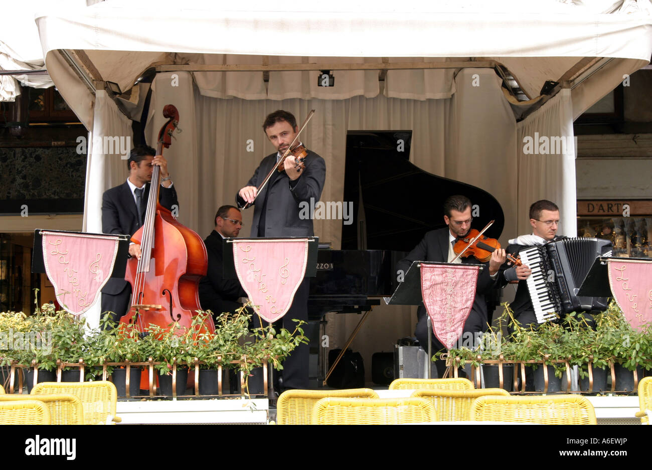 La musica classica ha suonato in Piazza San Marco, Venezia, Italia Foto Stock