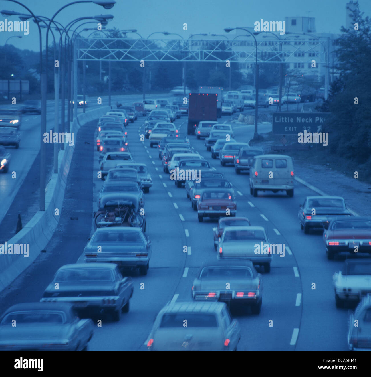 Traffico di sera su Long Island Expressway in New York Foto Stock