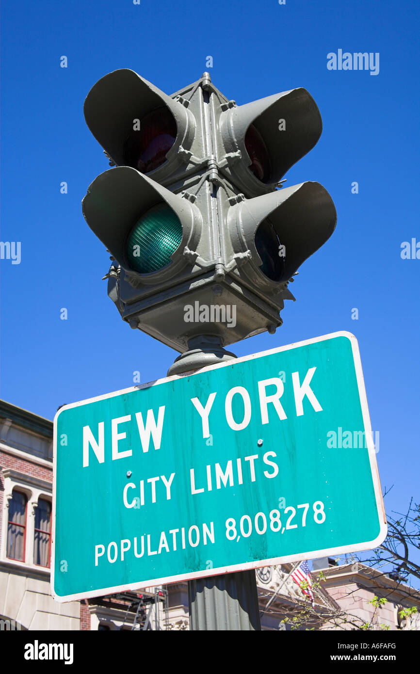 Luce di traffico sul set di un film, New York Street, strade di America, Disney MGM Studios Disney World, a Orlando, Florida, Stati Uniti d'America Foto Stock