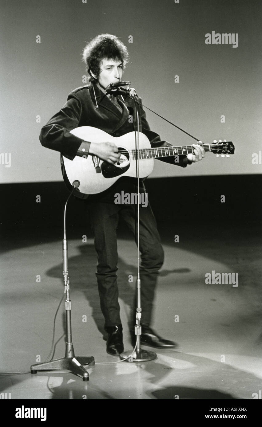 BOB DYLAN tempi di esecuzione sono un' Changin presso gli studi della BBC, Shepherds Bush, Londra, 4 giugno 1965. Foto Tony Gale Foto Stock