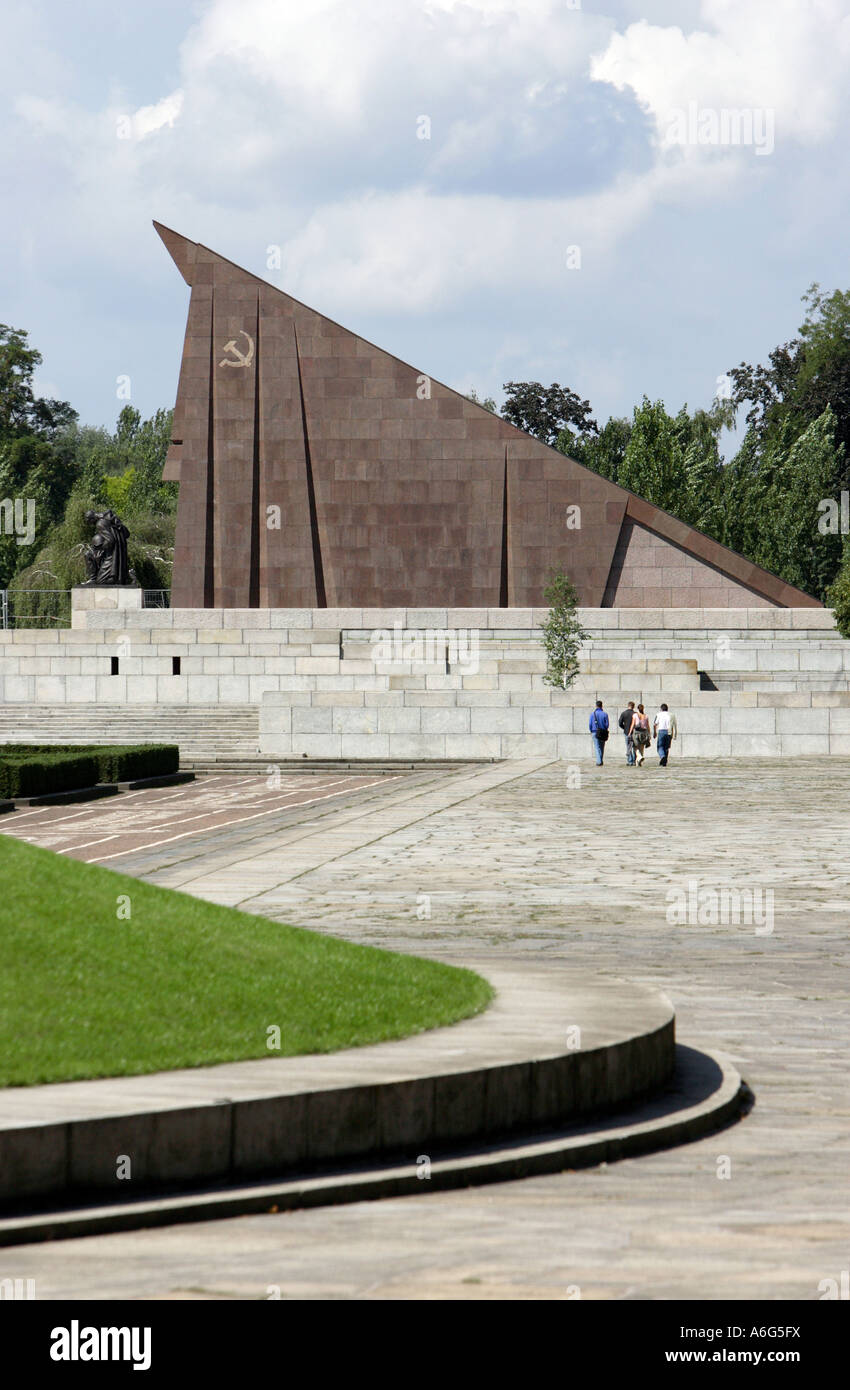 Guerra sovietica Monumento all'interno di Treptower Park a Berlino Foto Stock