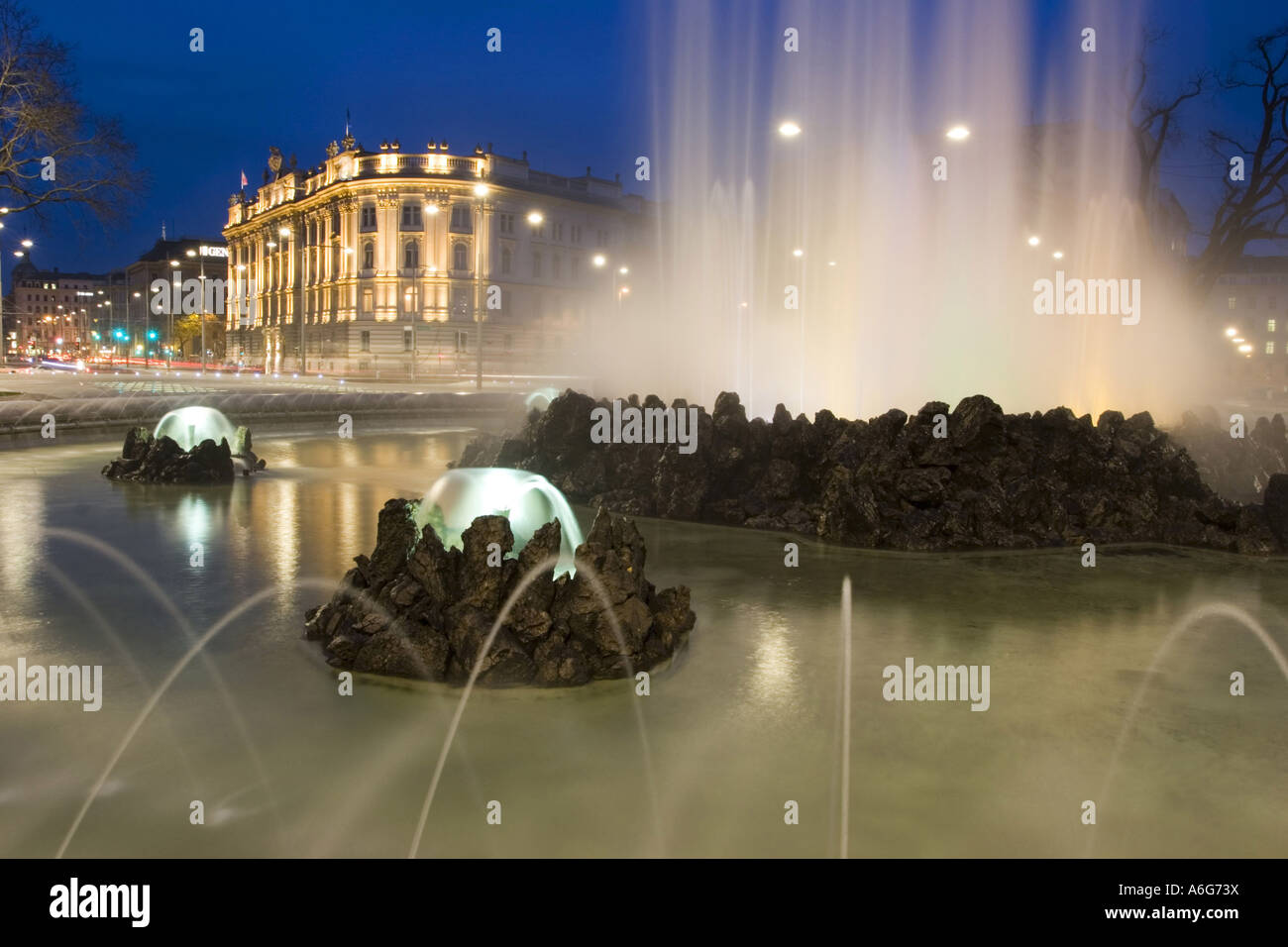 Fontana a Schwarzenbergplatz, Austria, Vienna Foto Stock