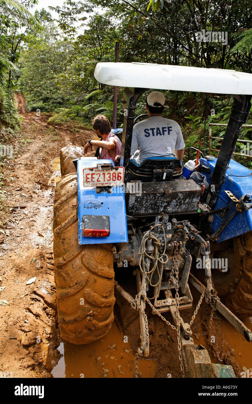 Guida del trattore da Las Horquetas di rara avis nella foresta pluviale, Costa Rica Foto Stock