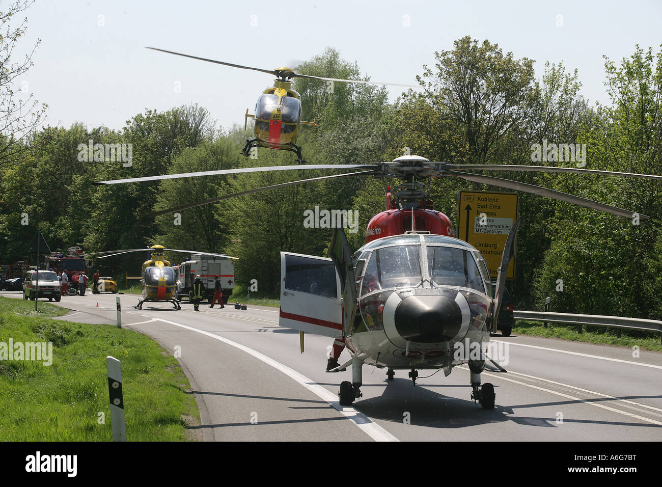 Tre Salvataggio in elicottero in un incidente stradale vicino a Montabaur, Renania-Palatinato, Germania Foto Stock