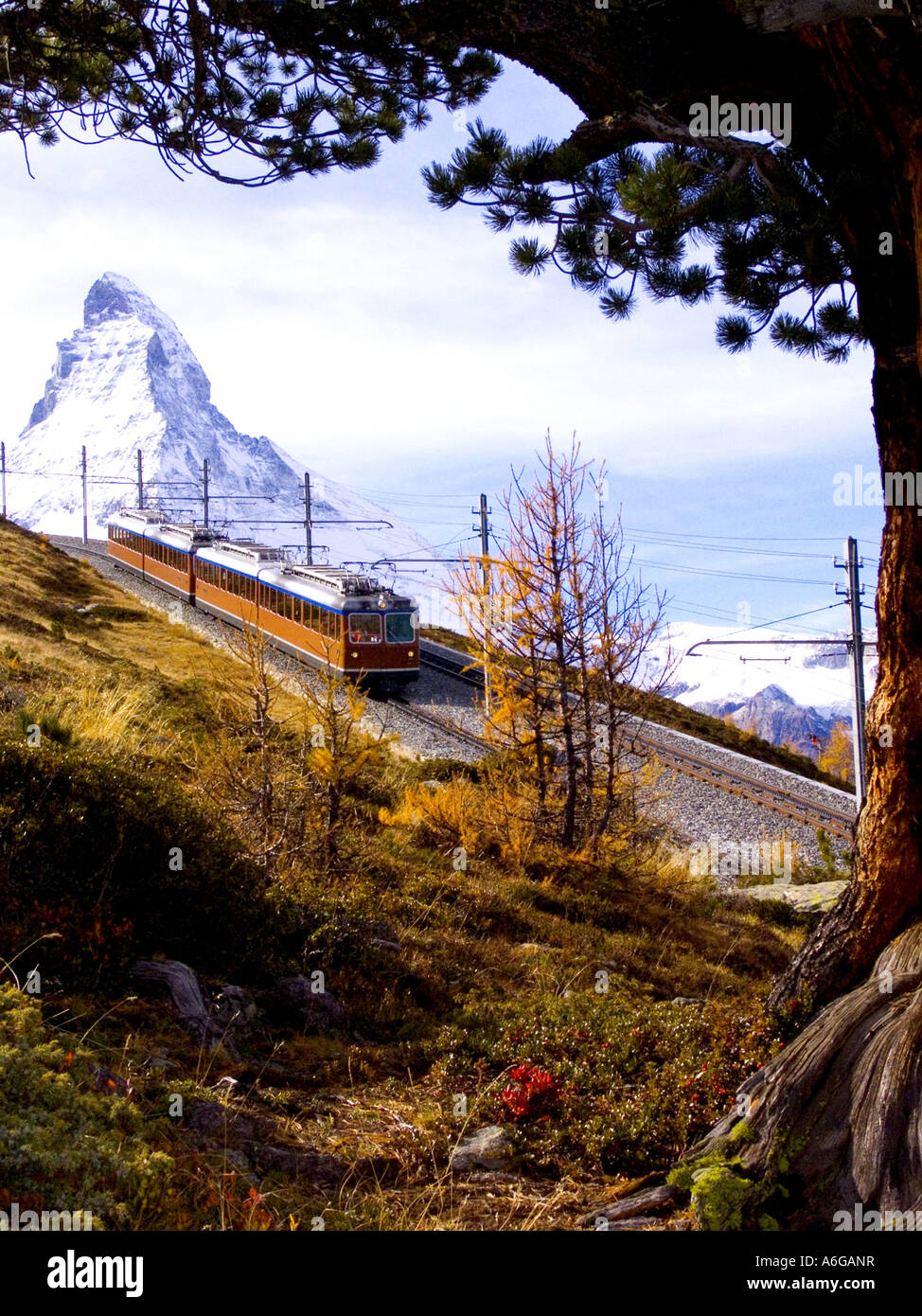 La stazione di Gornergrat in autunno con il Cervino sullo sfondo, Svizzera Foto Stock